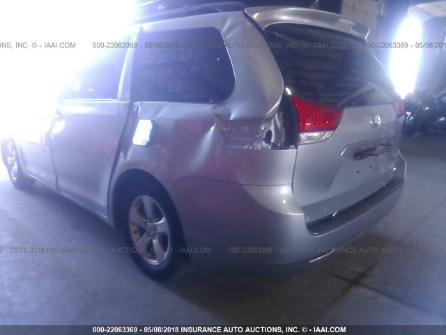 5TDKK3DC6DS403198 - 2013 TOYOTA SIENNA LE SILVER photo 3