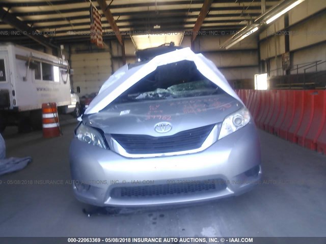 5TDKK3DC6DS403198 - 2013 TOYOTA SIENNA LE SILVER photo 6