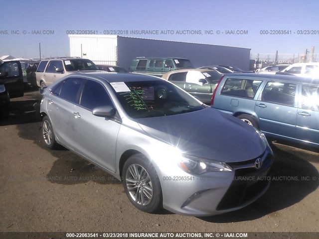 4T1BF1FK2FU040535 - 2015 TOYOTA CAMRY LE/XLE/SE/XSE SILVER photo 1