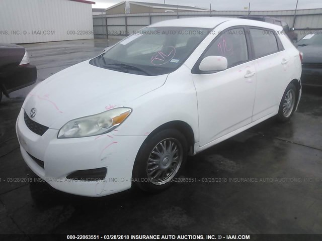 2T1KU4EE3BC545479 - 2011 TOYOTA COROLLA MATRIX  WHITE photo 2