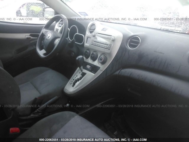 2T1KU4EE3BC545479 - 2011 TOYOTA COROLLA MATRIX  WHITE photo 5