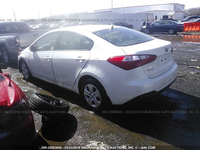 KNAFX4A63G5532403 - 2016 KIA FORTE LX WHITE photo 3