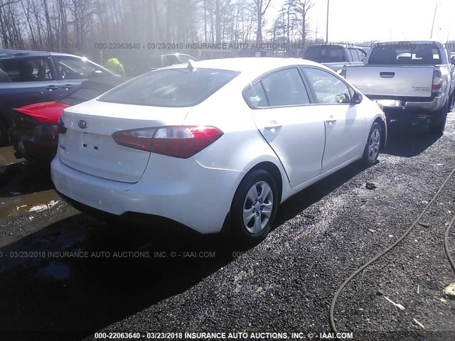 KNAFX4A63G5532403 - 2016 KIA FORTE LX WHITE photo 4