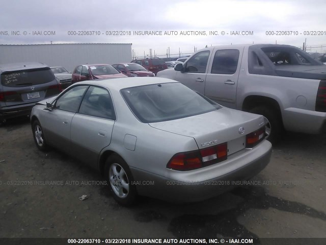 JT8BF28G3W5037543 - 1998 LEXUS ES 300 SILVER photo 3