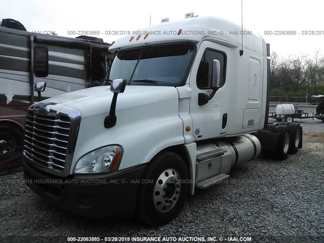 1FUJGLDR0CLBN9559 - 2012 FREIGHTLINER CASCADIA 125  WHITE photo 2