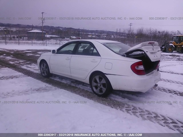 JTDBE32KX30176522 - 2003 TOYOTA CAMRY LE/XLE WHITE photo 3