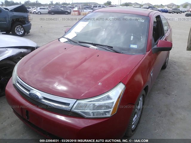 1FAHP33N78W268260 - 2008 FORD FOCUS SE/SEL/SES RED photo 2