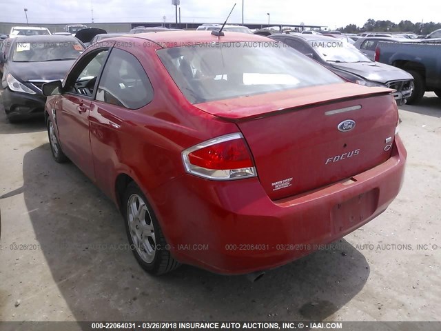 1FAHP33N78W268260 - 2008 FORD FOCUS SE/SEL/SES RED photo 3