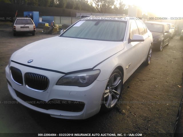 WBAKA8C53CCY37529 - 2012 BMW 750 I WHITE photo 2