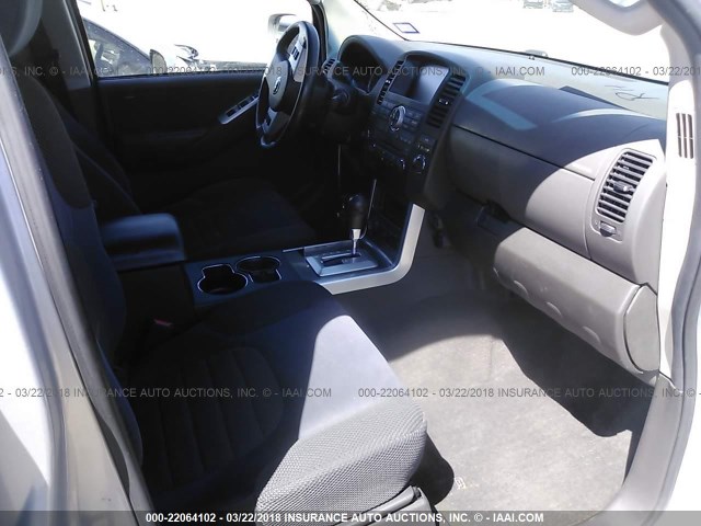 5N1AR18B89C612590 - 2009 NISSAN PATHFINDER S/LE/SE SILVER photo 5