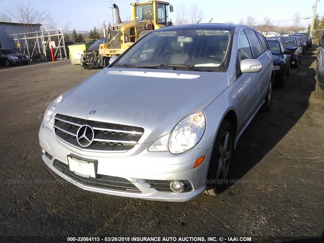 4JGCB6FB7AA104138 - 2010 MERCEDES-BENZ R 350 4MATIC SILVER photo 2