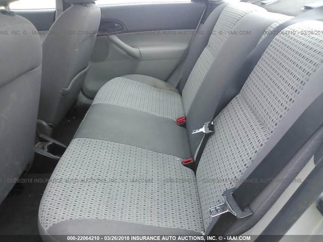 1FAFP34NX7W365876 - 2007 FORD FOCUS ZX4/S/SE/SES 银色 照片 8