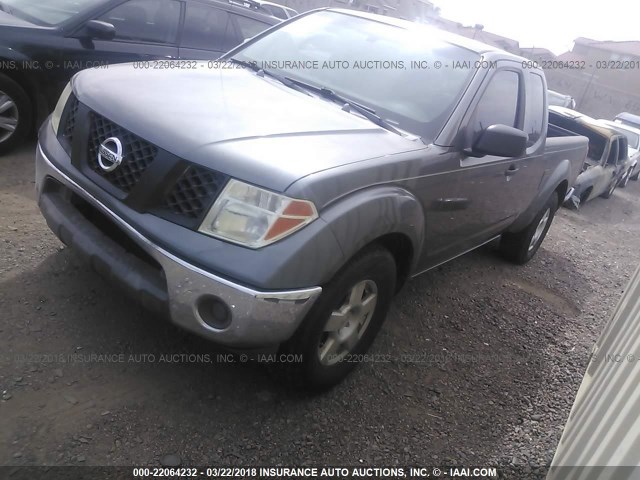 1N6AD06U55C445274 - 2005 NISSAN FRONTIER KING CAB LE/SE/OFF ROAD GRAY photo 2