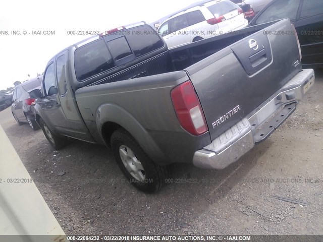 1N6AD06U55C445274 - 2005 NISSAN FRONTIER KING CAB LE/SE/OFF ROAD GRAY photo 3