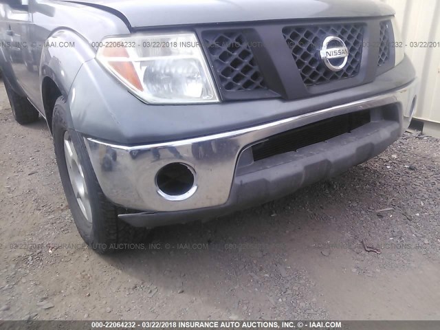 1N6AD06U55C445274 - 2005 NISSAN FRONTIER KING CAB LE/SE/OFF ROAD GRAY photo 6