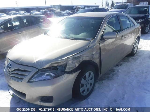 4T1BF3EK4BU599205 - 2011 TOYOTA CAMRY SE/LE/XLE Коричневый фото 2