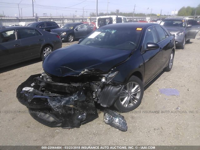 4T1BF1FK3GU260705 - 2016 TOYOTA CAMRY LE/XLE/SE/XSE Schwarz Foto 2