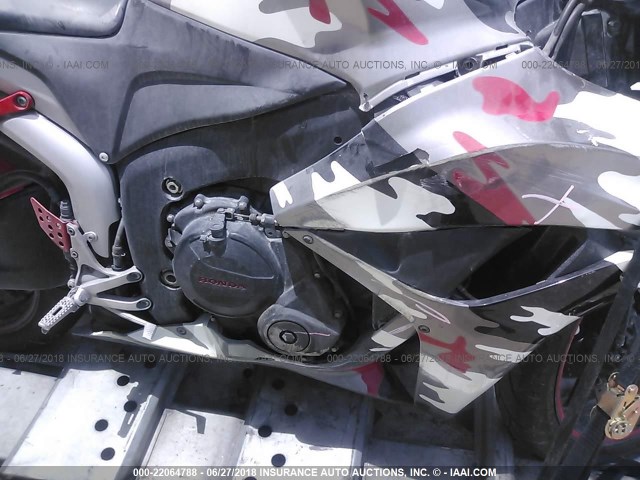 JH2PC40097M002711 - 2007 HONDA CBR600 RR BLACK photo 8