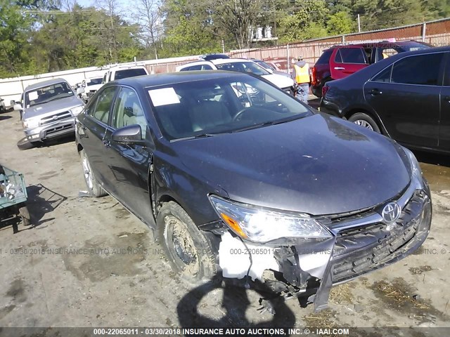 4T4BF1FK6FR507560 - 2015 TOYOTA CAMRY LE/XLE/SE/XSE SILVER photo 1