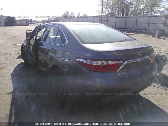 4T4BF1FK6FR507560 - 2015 TOYOTA CAMRY LE/XLE/SE/XSE SILVER photo 3