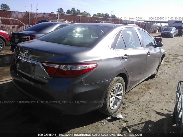 4T4BF1FK6FR507560 - 2015 TOYOTA CAMRY LE/XLE/SE/XSE SILVER photo 4