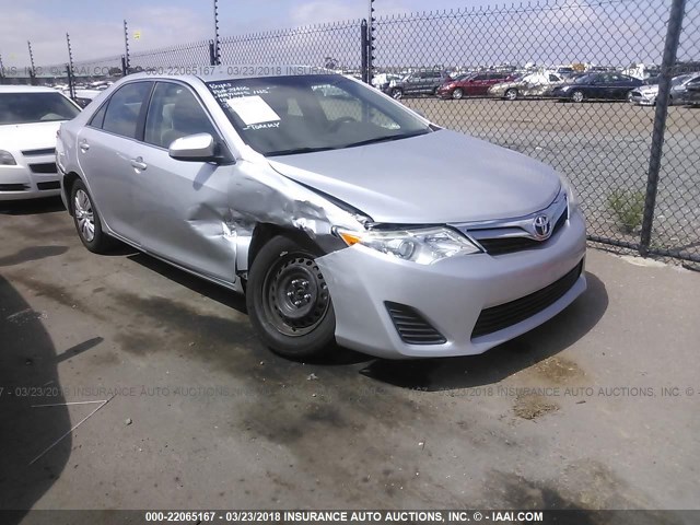 4T1BF1FK7EU408626 - 2014 TOYOTA CAMRY L/SE/LE/XLE 银色 照片 1