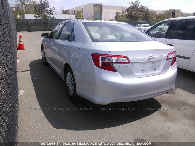 4T1BF1FK7EU408626 - 2014 TOYOTA CAMRY L/SE/LE/XLE 银色 照片 3