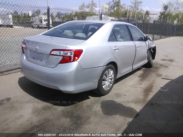 4T1BF1FK7EU408626 - 2014 TOYOTA CAMRY L/SE/LE/XLE 银色 照片 4