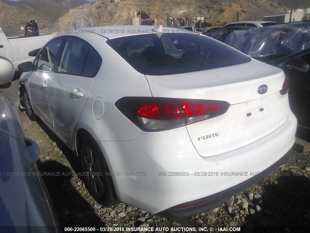 3KPFK4A78HE139318 - 2017 KIA FORTE LX WHITE photo 3