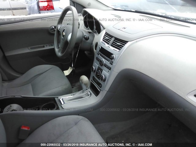 1G1ZA5E02A4101487 - 2010 CHEVROLET MALIBU LS ლურჯი ფოტო 5