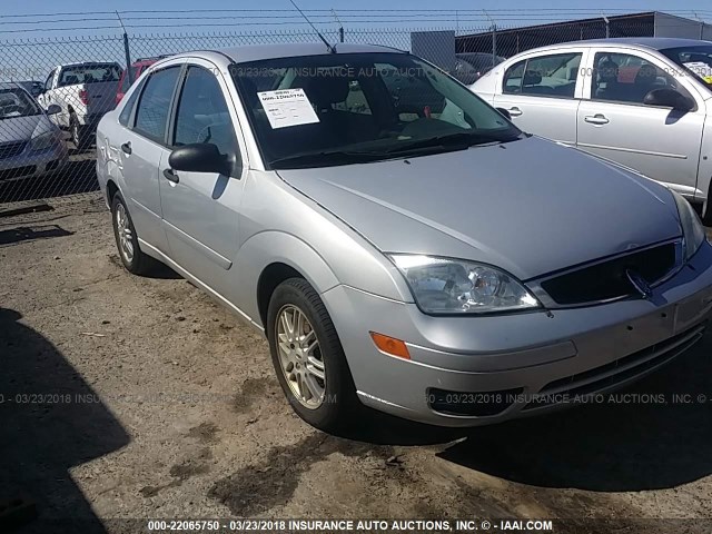 1FAFP34N17W266136 - 2007 FORD FOCUS ZX4/S/SE/SES SILVER photo 1