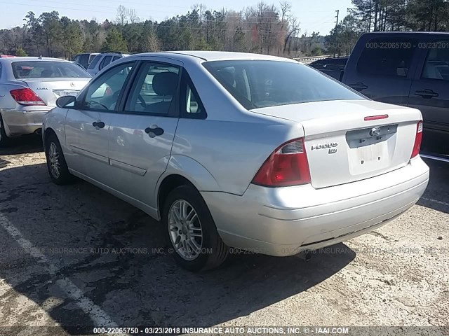 1FAFP34N17W266136 - 2007 FORD FOCUS ZX4/S/SE/SES 银色 照片 3