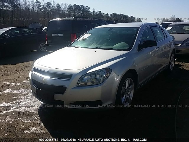 1G1ZB5E09CF302985 - 2012 CHEVROLET MALIBU LS 银色 照片 2