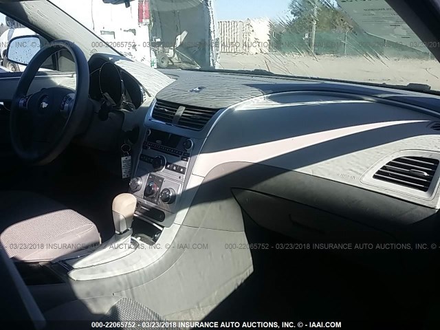 1G1ZB5E09CF302985 - 2012 CHEVROLET MALIBU LS 银色 照片 5