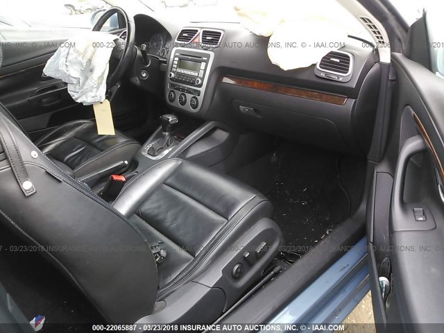 WVWFA71F88V019090 - 2008 VOLKSWAGEN EOS LUX 蓝色 照片 5