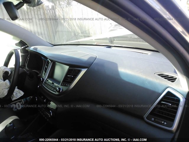 KM8J3CA43HU421838 - 2017 HYUNDAI TUCSON LIMITED/SPORT AND ECO/SE GRAY photo 5