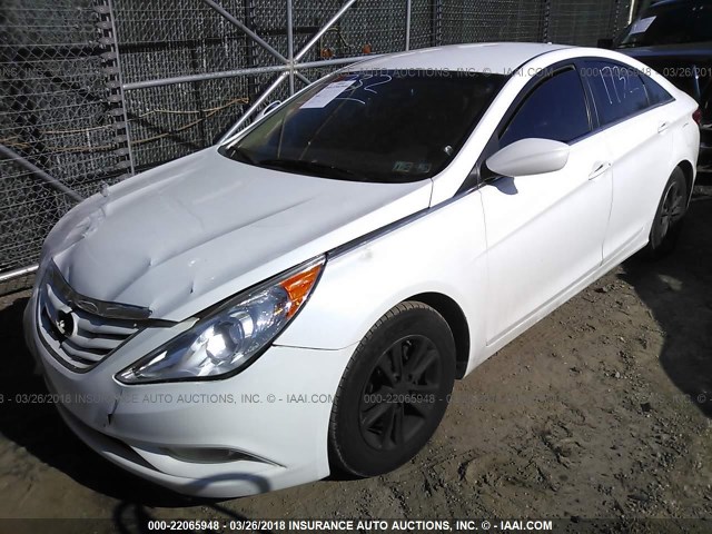 5NPEB4AC6DH724476 - 2013 HYUNDAI SONATA GLS WHITE photo 2