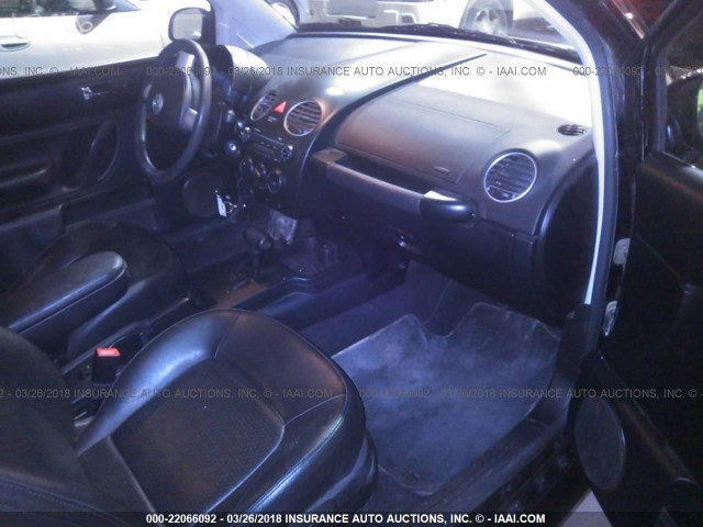3VWPG3AG7AM012844 - 2010 VOLKSWAGEN NEW BEETLE 黑色 照片 5