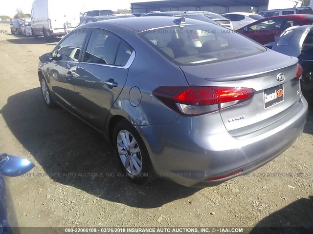 3KPFL4A75HE021269 - 2017 KIA FORTE LX/S GRAY photo 3