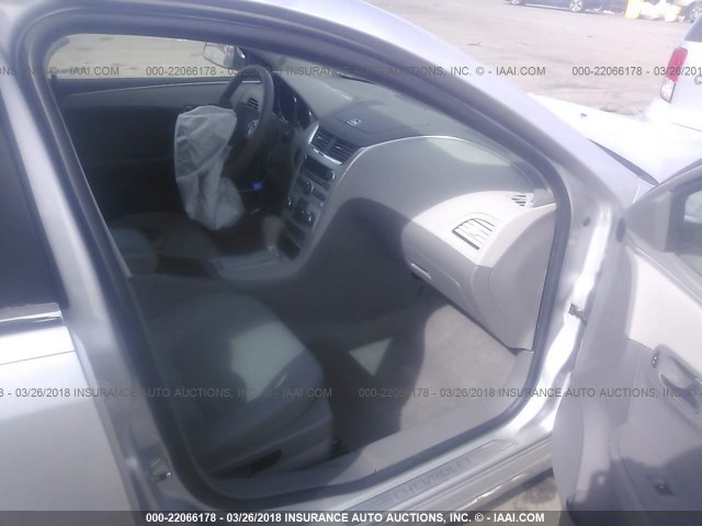 1G1ZC5E14BF197373 - 2011 CHEVROLET MALIBU 1LT 银色 照片 5