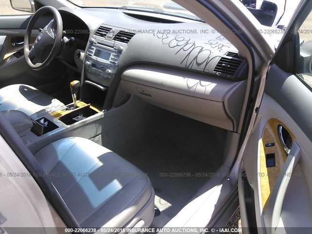 4T1BK46K27U506866 - 2007 TOYOTA CAMRY NEW GENERAT LE/XLE/SE TAN photo 5