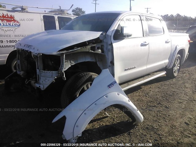 5TFEV58107X027539 - 2007 TOYOTA TUNDRA CREWMAX LIMITED WHITE photo 2