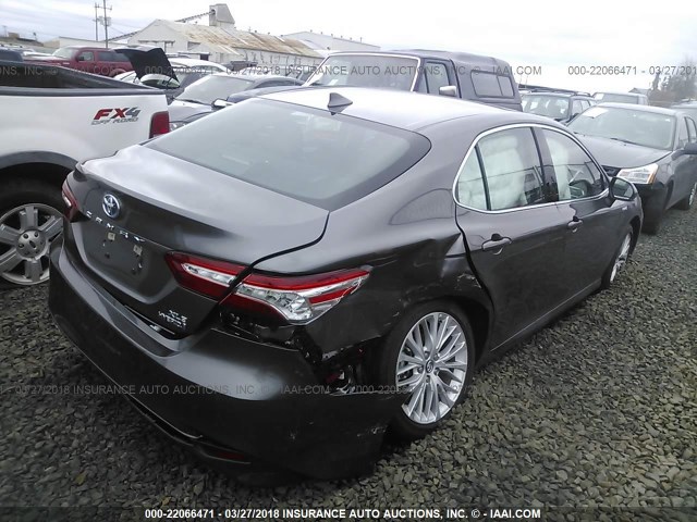 4T1B21HK8JU504512 - 2018 TOYOTA CAMRY HYBRID/LE/XLE/SE GRAY photo 4