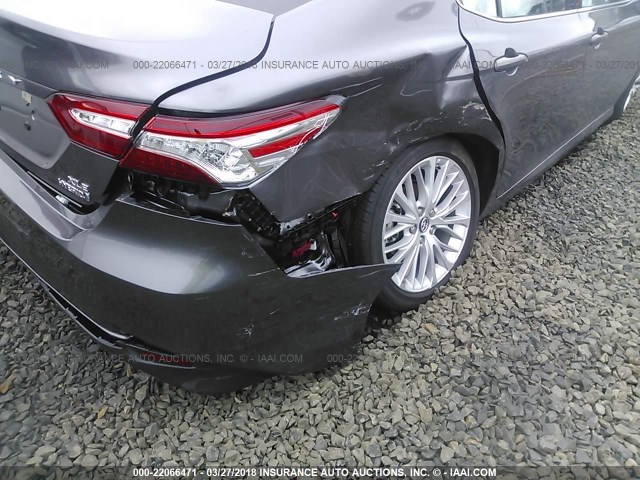 4T1B21HK8JU504512 - 2018 TOYOTA CAMRY HYBRID/LE/XLE/SE GRAY photo 6