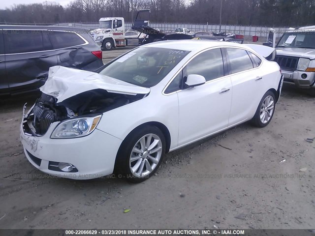 1G4PP5SKXD4114197 - 2013 BUICK VERANO WHITE photo 2