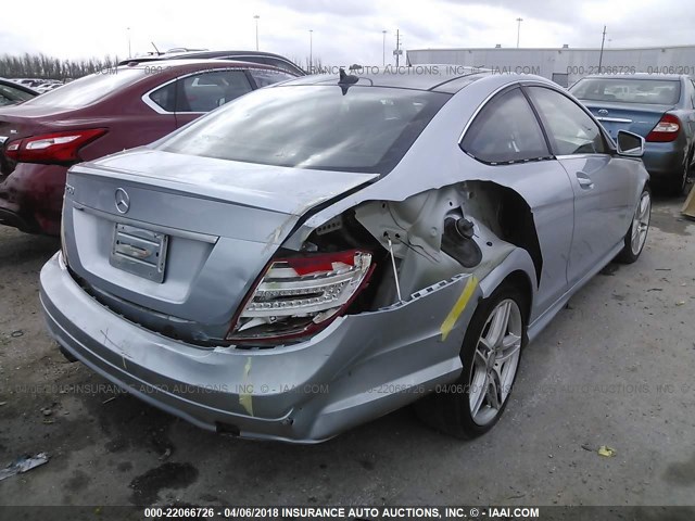 WDDGJ4HB4DF978499 - 2013 MERCEDES-BENZ C 250 Light Blue photo 4