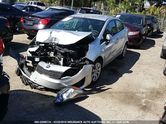 KNADM4A32H6014610 - 2017 KIA RIO LX Արծաթագույն լուսանկար 2
