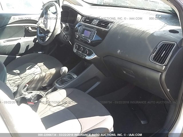 KNADM4A32H6014610 - 2017 KIA RIO LX SILVER photo 5