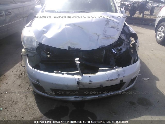 3N1BC13E48L383438 - 2008 NISSAN VERSA S/SL SILVER photo 6