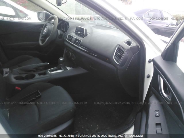 JM1BM1T75F1267441 - 2015 MAZDA 3 SV WHITE photo 5